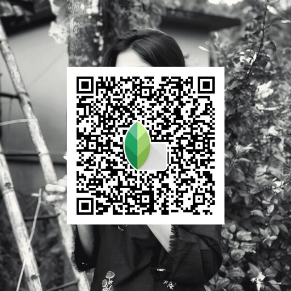 Black And White Snapseed QR Code 